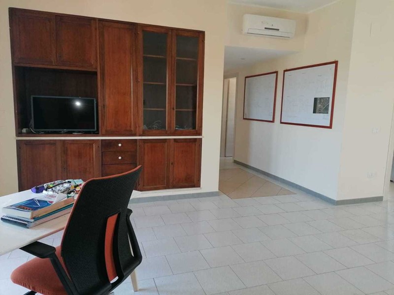 Ufficio in Affitto a Corigliano Rossano, 500€, 140 m²