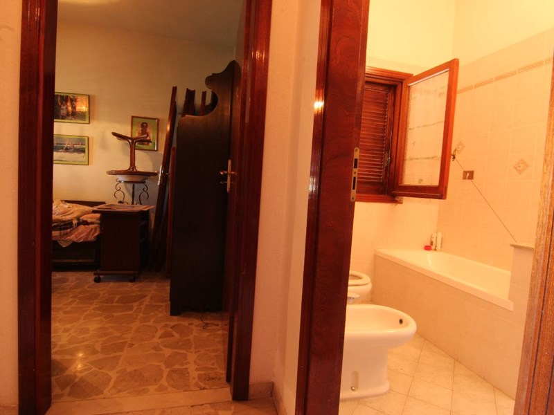 Trilocale in Vendita a Siracusa, zona viale Teracati, 135'000&euro;, 140 m²