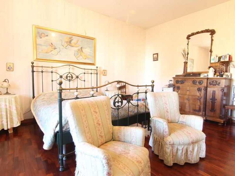 Appartamento in Vendita a Siracusa, zona viale Scala Greca, 140'000&euro;, 187 m²