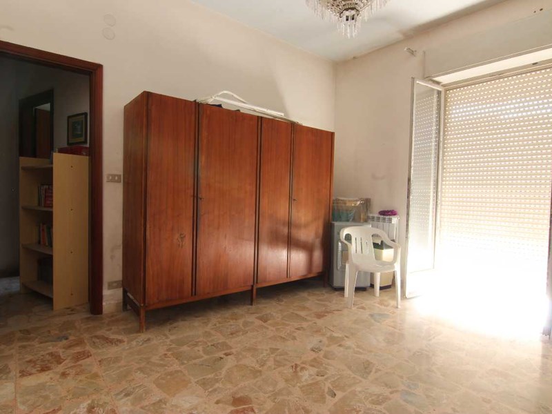 Trilocale in Vendita a Siracusa, zona viale Zecchino, 90'000€, 122 m²