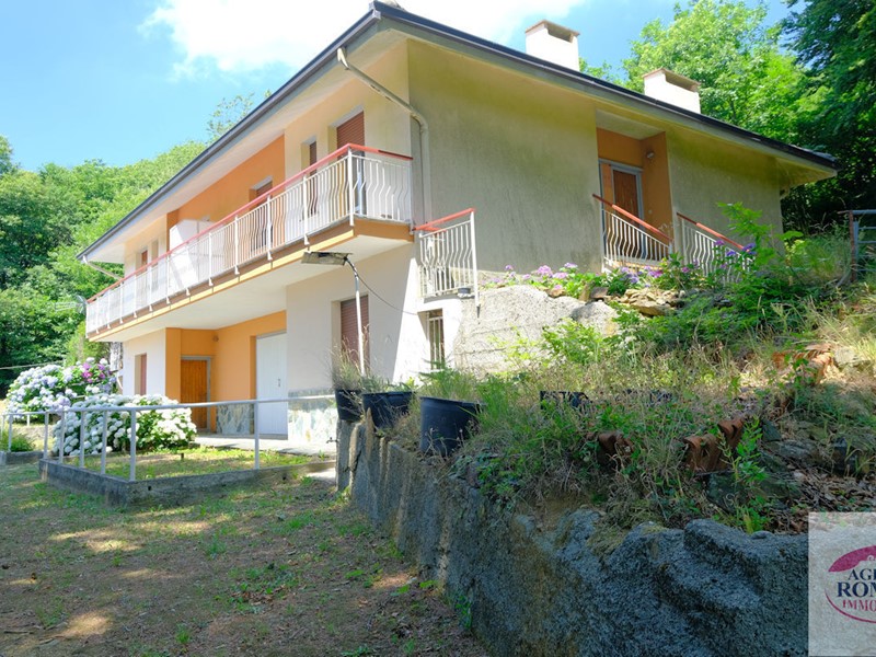 Casa Indipendente in Vendita a Urbe, zona Vara Superiore, 230'000€, 300 m², con Box