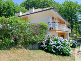 Casa Indipendente in Vendita a Urbe, zona Vara Superiore, 230'000€, 300 m², con Box