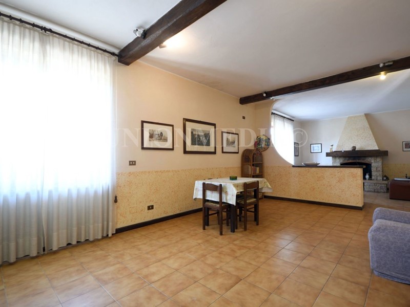 Casa Indipendente in Vendita a Sarzana, 500'000&euro;, 300 m²