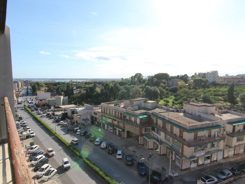 Trilocale in Vendita a Siracusa, zona viale Teracati, 135'000&euro;, 140 m²
