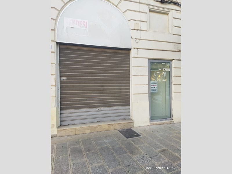 Immobile commerciale in Affitto a Galatina, zona piazza aligheri , 1'900€, 280 m²