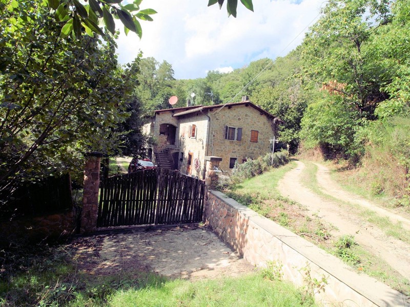 Rustico in Vendita a Pistoia, 319'000€, 300 m²