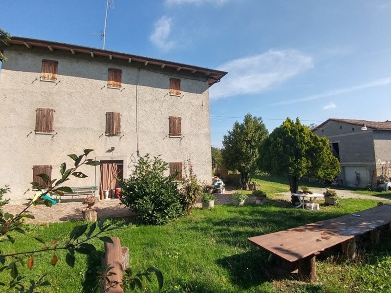 Casa Indipendente in Vendita a Zocca, zona Montecorone, 275'000€, 650 m²