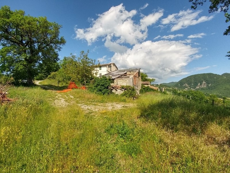 Casa Indipendente in Vendita a Zocca, zona Rosola, 130'000€, 750 m²