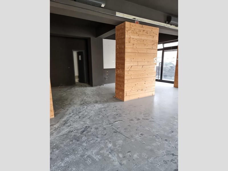 Immobile commerciale in Affitto a Viareggio, zona Centro, 1'800€, 120 m²