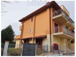 Bilocale in Vendita a Desenzano del Garda, zona rivoltella, 90'000€, 72 m²