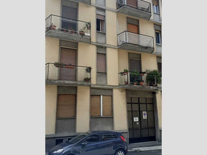 Trilocale in Vendita a Novara, zona SAN MARTINO, 70'000€, 85 m²