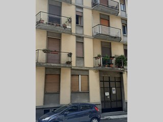 Trilocale in Vendita a Novara, zona SAN MARTINO, 70'000€, 85 m²