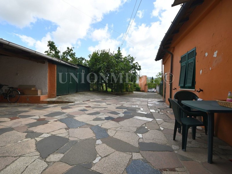 Casa Indipendente in Vendita a Sarzana, zona Ghiaia di Falcinello, 195'000&euro;, 240 m²