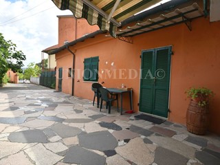 Casa Indipendente in Vendita a Sarzana, zona Ghiaia di Falcinello, 195'000&euro;, 240 m²