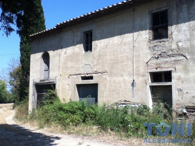 Casale in Vendita a Empoli, zona Casenuove, 250'000€, 350 m², con Box