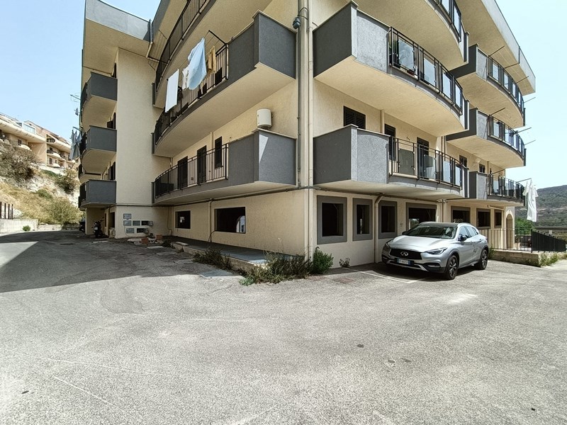 Quadrilocale in Vendita a Agrigento, zona Quadrivio Spinasanta, 135'000€, 126 m²