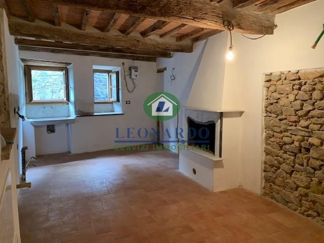 Casa Indipendente in Vendita a Massa e Cozzile, zona Massa, 130'000€, 120 m²