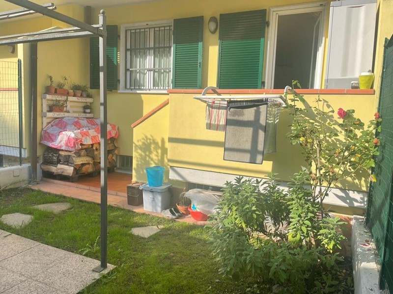 Villetta a schiera in Vendita a Carrara, 320'000€, 200 m², arredato, con Box