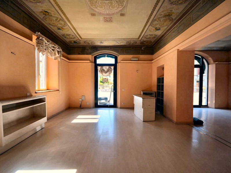 Immobile commerciale in Vendita a Lucca, zona Nave, 180'000€, 80 m²