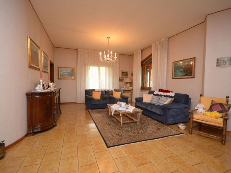 Villa in Vendita a Lucca, zona Sant'Alessio, 560'000€, 260 m², con Box