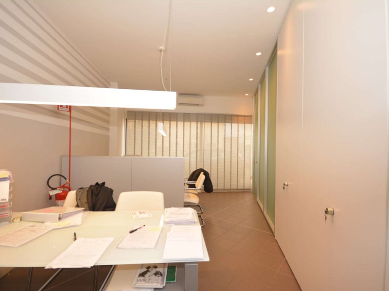 Ufficio in Vendita a Lucca, zona Arancio, 285'000€, 135 m²