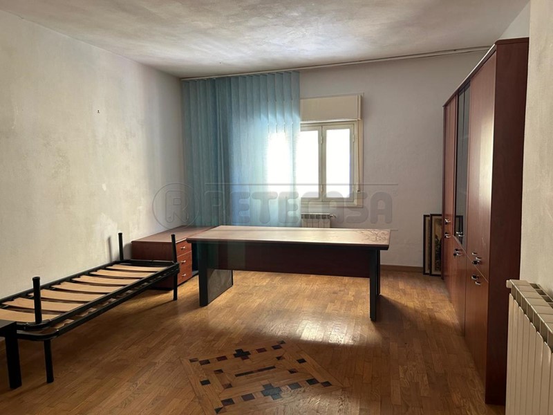 Bilocale in Vendita a Caltanissetta, 50'000€, 92 m²