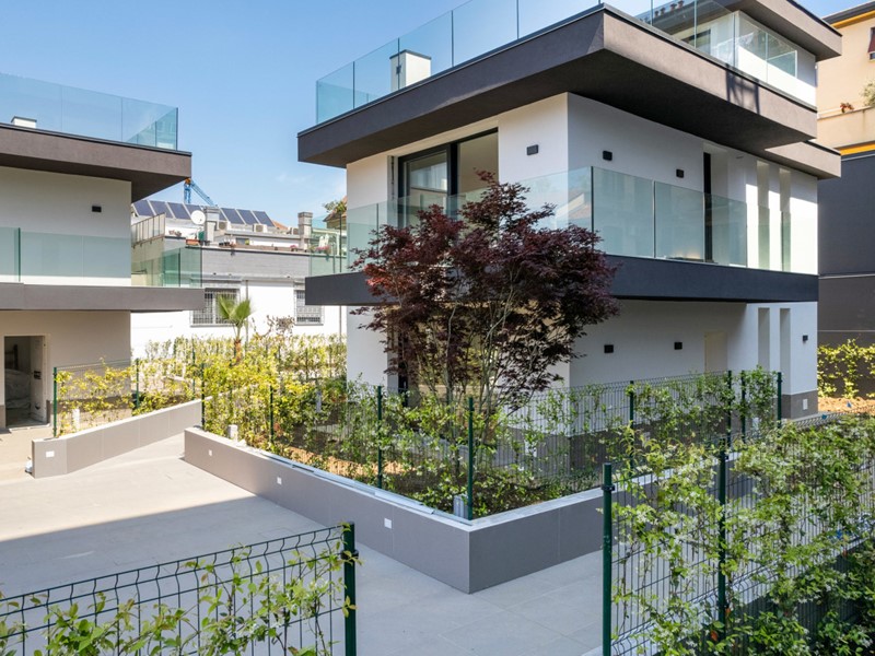 Casa Indipendente in Vendita a Milano, 1'090'000€, 220 m², con Box