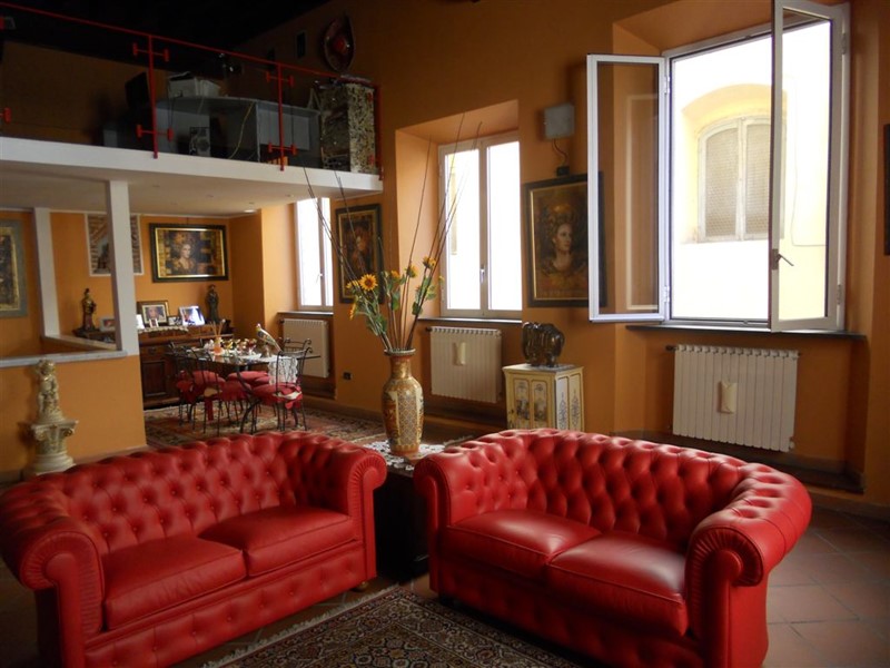 Appartamento in Vendita a Lucca, 680'000€, 180 m², arredato