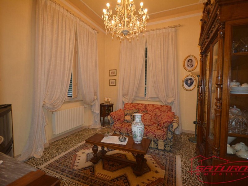 Villa in Vendita a Capannori, zona Santa Margherita, 510'000€, 260 m²