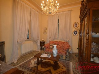Villa in Vendita a Capannori, zona Santa Margherita, 510'000€, 260 m²