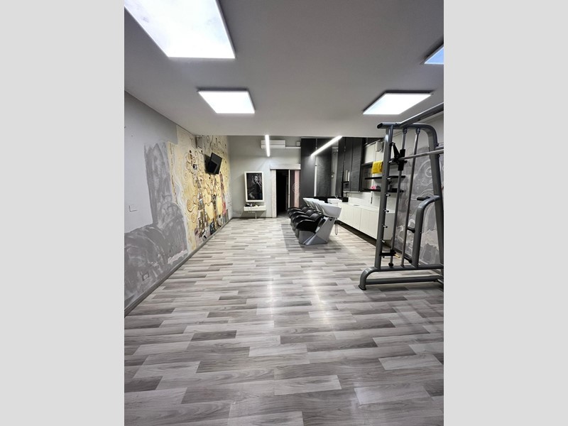 Immobile commerciale in Vendita a Pisa, 420'000€, 130 m²