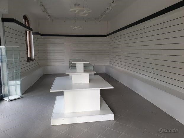Immobile commerciale in Vendita a Lucca, 270'000€, 150 m²