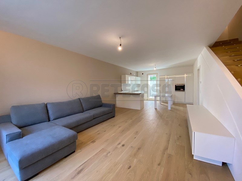 Casa Semi Indipendente in Vendita a Rossano Veneto, 330'000&euro;, 200 m², con Box