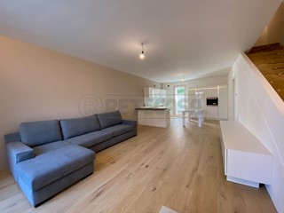 Casa Semi Indipendente in Vendita a Rossano Veneto, 330'000€, 200 m², con Box