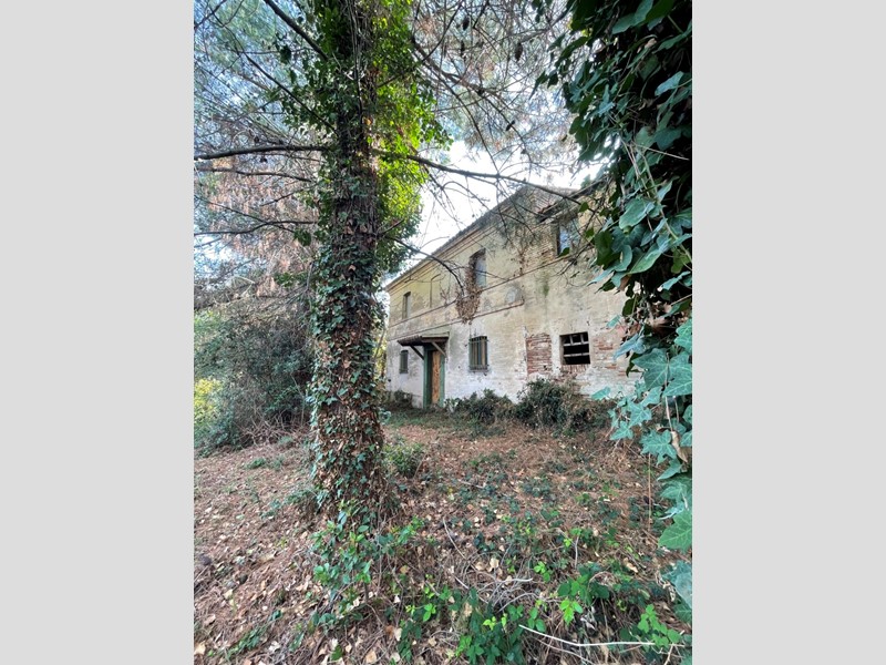 Casa Indipendente in Vendita a Jesi, zona ZONA 2B, 200'000€, 290 m²