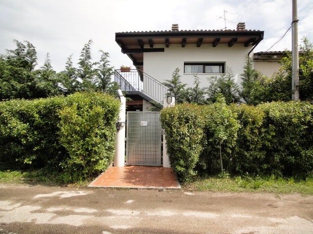 Villa in Vendita a Verona, zona Borgo Roma, 320'000€