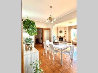 Appartamento in Affitto a Montignoso, 1'600€, 140 m², arredato