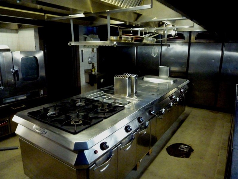 Attività commerciale in Vendita a Lucca, zona Arancio, 250'000€, 280 m²