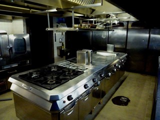 Attività commerciale in Vendita a Lucca, zona Arancio, 250'000€, 280 m²