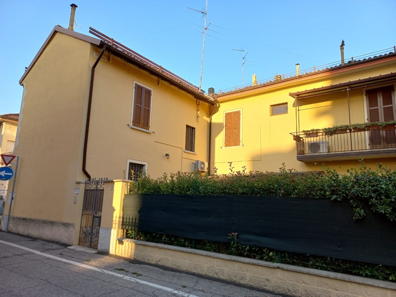 Villa bifamiliare in Vendita a Cremona, zona SAN BERNARDO, 380'000€, 260 m², arredato