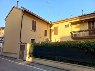 Villa bifamiliare in Vendita a Cremona, zona SAN BERNARDO, 380'000€, 260 m², arredato