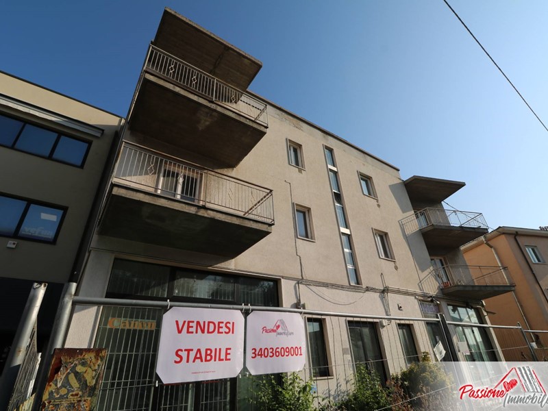 Immobile commerciale in Vendita a Verona, zona Zai, 750'000€, 1424 m²