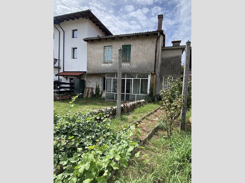 Casa Indipendente in Vendita a Udine, zona Cormor Alto, 112'000€, 320 m²