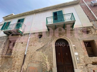Casale in Vendita a Castroreale, 29'000€, 250 m²