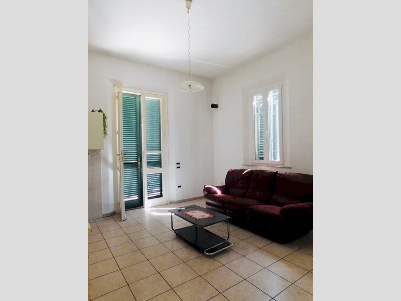 Villa in Vendita a Santa Croce sull'Arno, 290'000€, 280 m², con Box