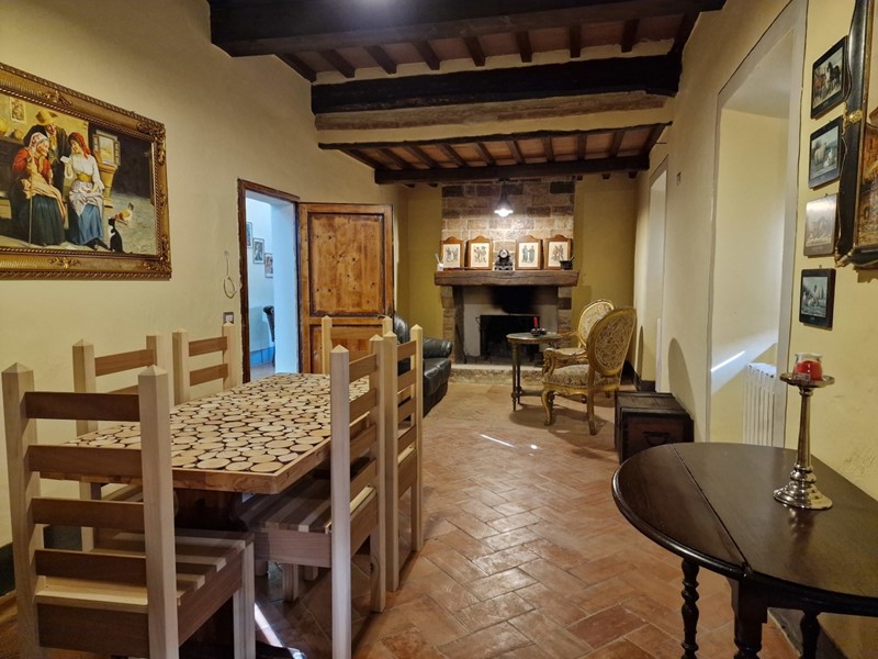 Casa Semi Indipendente in Vendita a Amelia, 380'000€, 200 m², arredato