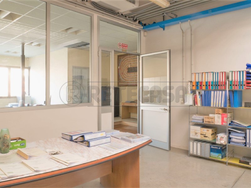 Laboratorio in Vendita a Monticello Conte Otto, 170'000€, 273 m²