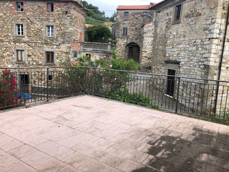 Casa Indipendente in Vendita a Fivizzano, zona Terenzano, 115'000€, 180 m²