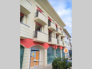 Immobile commerciale in Affitto a San Benedetto del Tronto, 2'800€, 377 m²