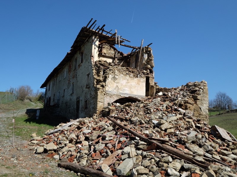 Casa Semi Indipendente in Vendita a Mioglia, 30'000€, 80 m²